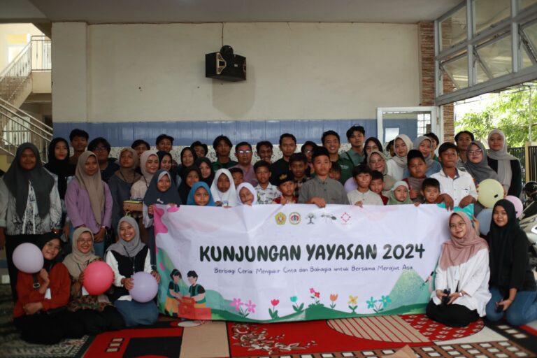 Kunjungan Yayasan HIMA-TL 2024. Kegiatan kunjungan panti asuhan sebagai  bentuk kepedulian sosial.